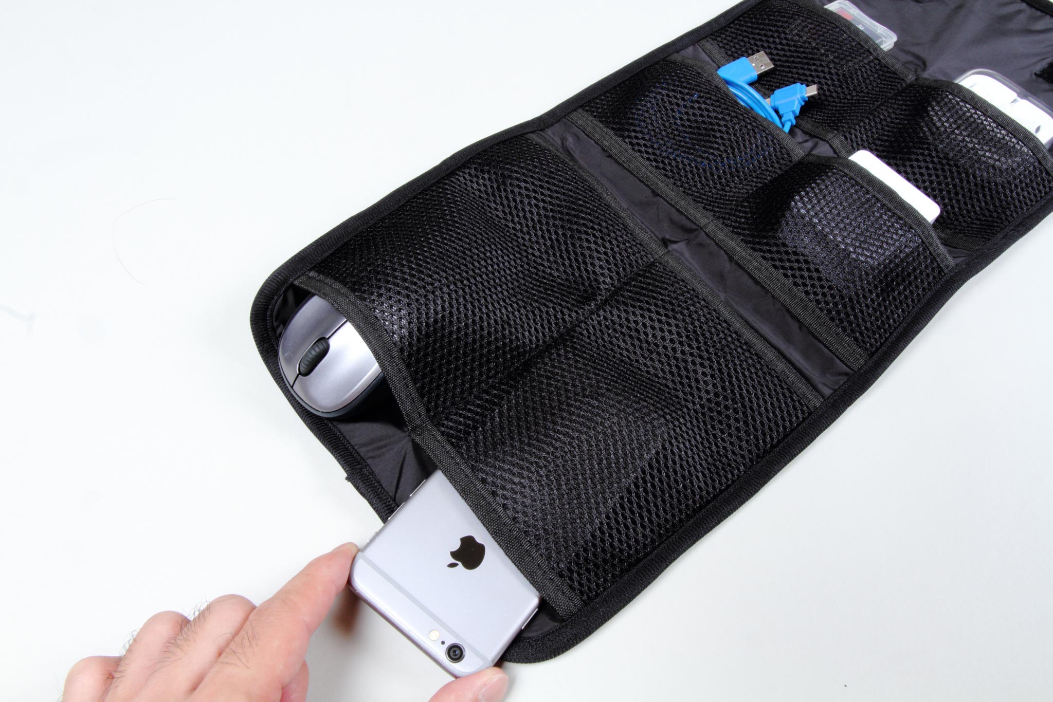 新品未使用 Anchor inc. Gadget Case ガジェット ケース 30代会社員(営業)が使用する”ガジェットポーチ”の話。｜MRCK_FRGN